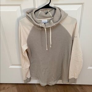 Columbia long sleeve w/stay warm drawstring neck